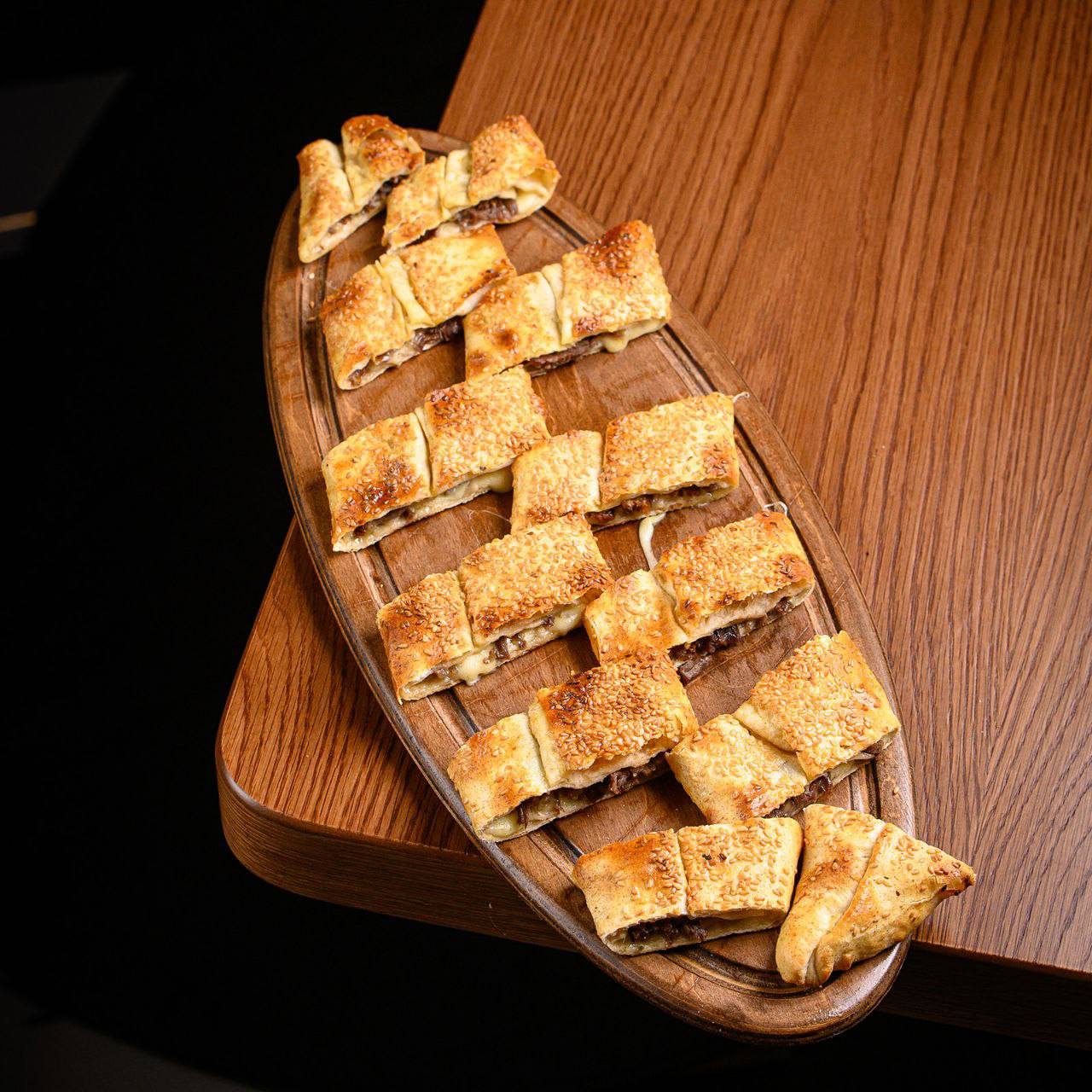 Dönerli kaşarlı kapalı pide